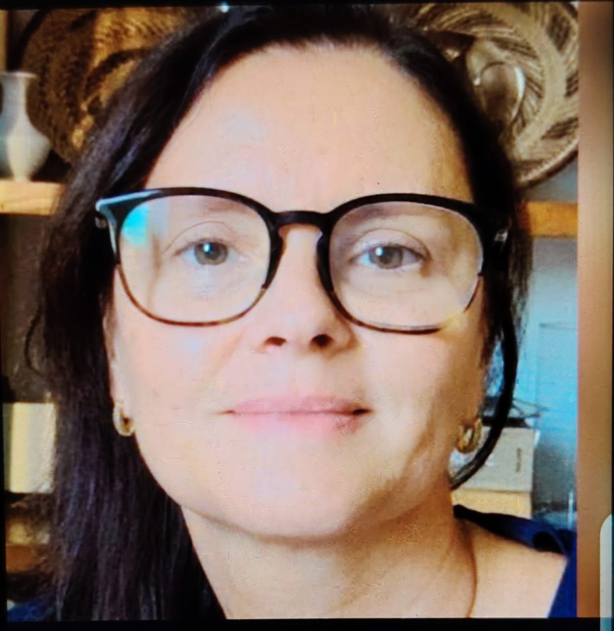 Dr Lucia OLIVEIRA